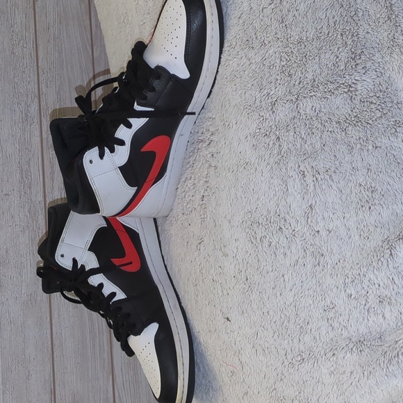 Nike Air Jordan 1 Mid Chile Red - Picture 3 of 4